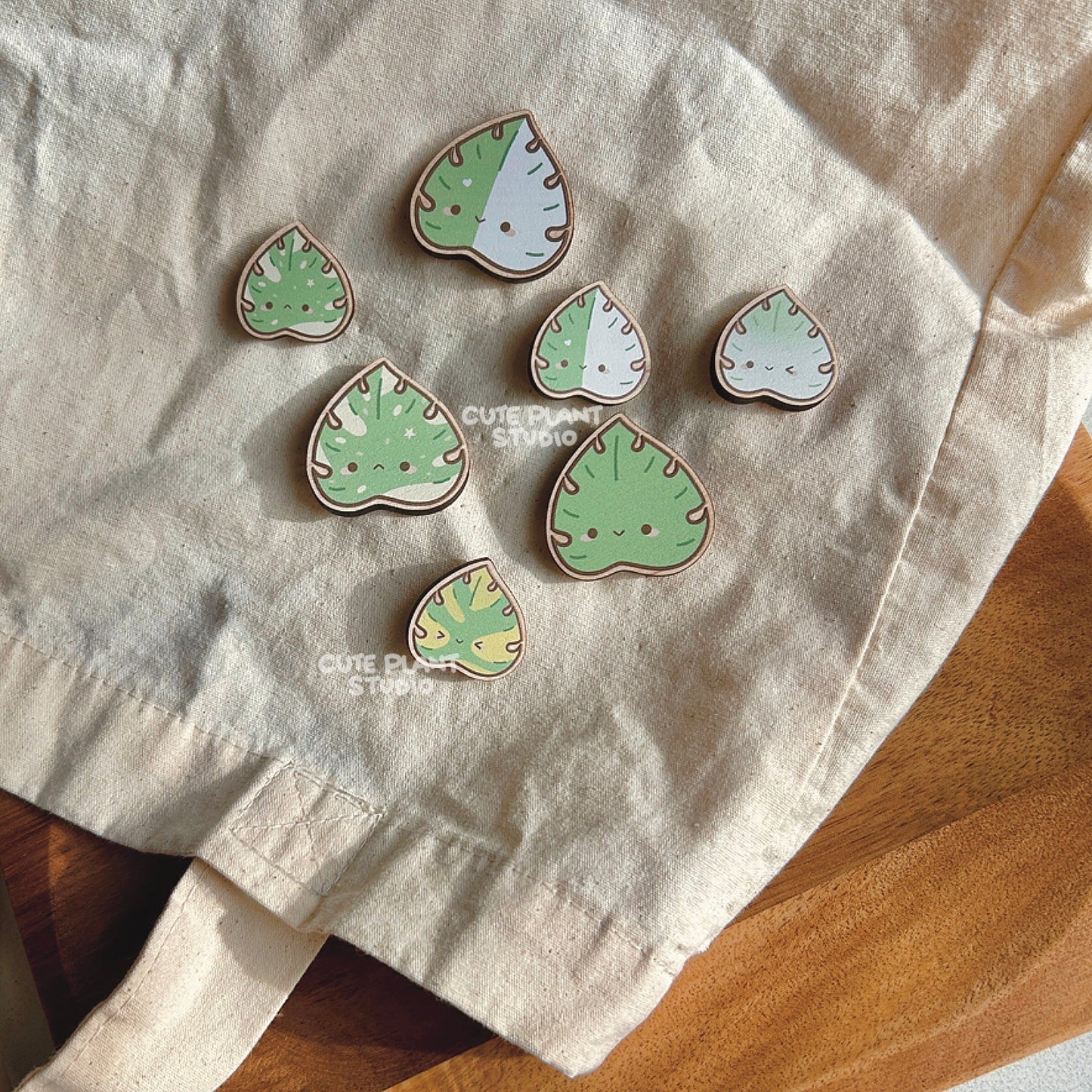 Monstera Albo Wooden Pin